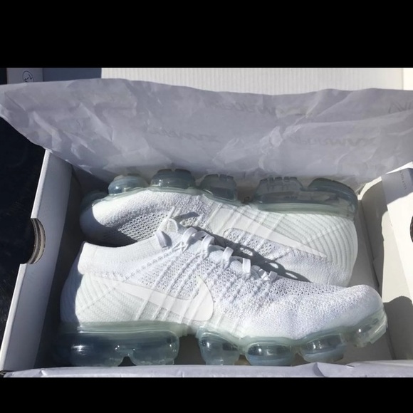 nike vapormax white christmas